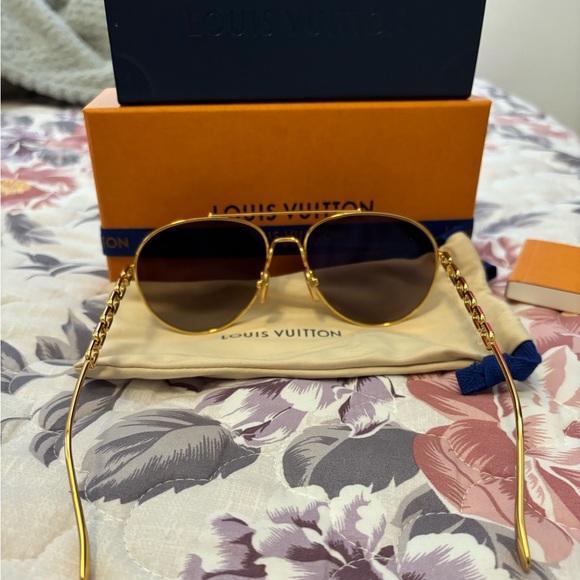 Louis Vuitton Chain Pilot Sunglasses 🕶️ - Picture 3 of 8